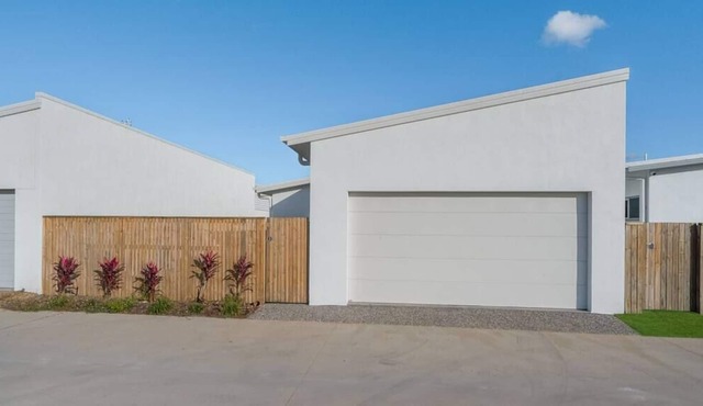 3 bedroom 2 bathroom in Oonoomba