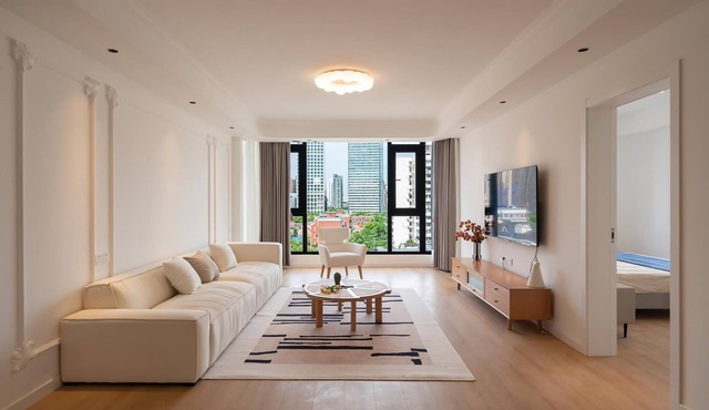 3-bedroom apartment with Full-height windows and high-floor panoramic view
