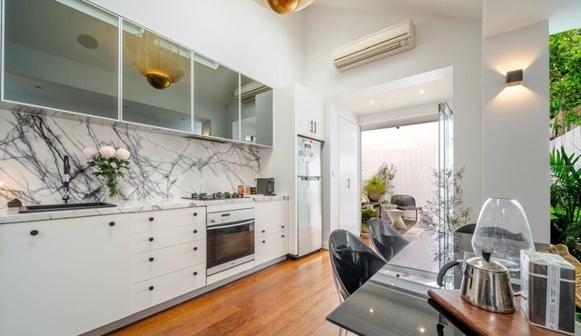 3 BedroomUrban OasisPoolGym. Surry Hills. Parking.