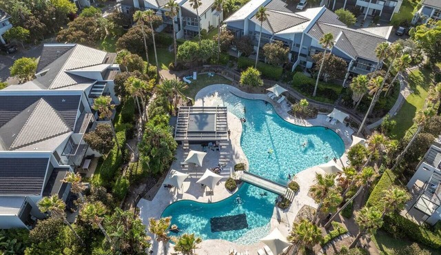 3BR Golfside Villa | Pools, Tennis & Relaxation