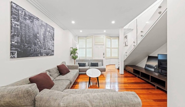 3BR House w Parking near ICC & Darling Harbour