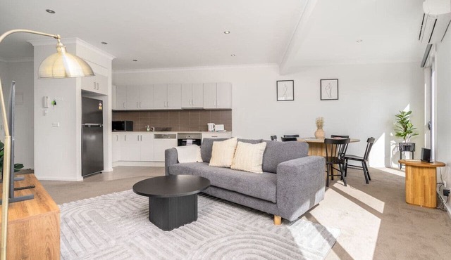 3BR Modern Apt | Prime Location 7 Mins to CBD!