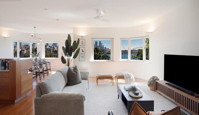 3BR Penthouse Harbour Views