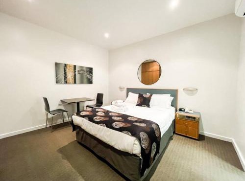 410/247 studio gouger st Ex hotel room in city