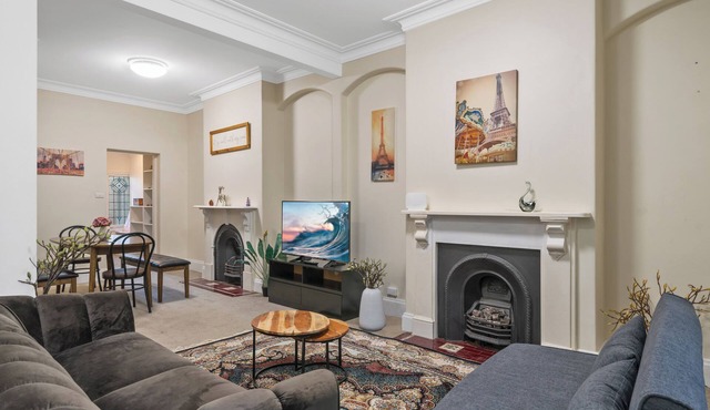 4BR House w Garage near ICC & Darling Harbour