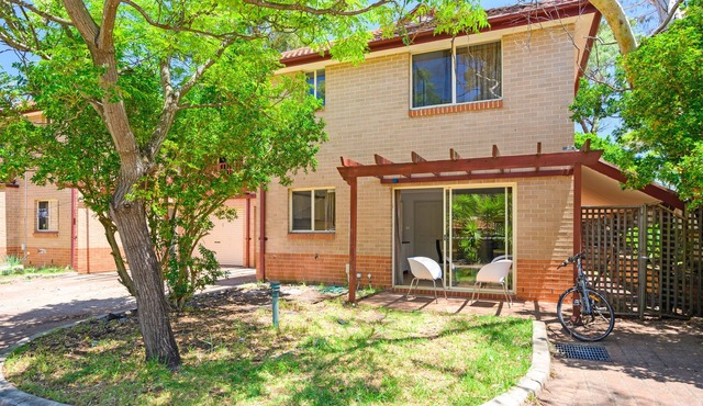 5 bed Townhouse near Macquarie Uni with WiFi&Free Parking