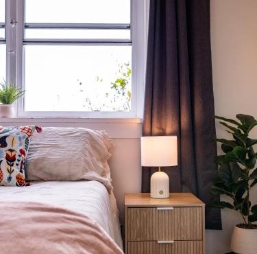 5 Mins Walk to Train - 1 Stop to City - 1 Bedroom