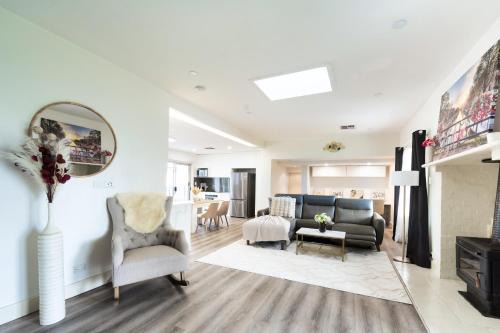 5BR - The Boulevarde Miranda - Parking