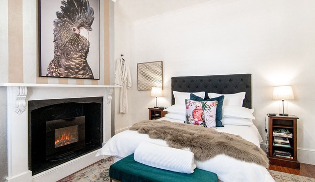 70 On Mortimer "Black Cockatoo Room" is a self contained 1 bedroom unit