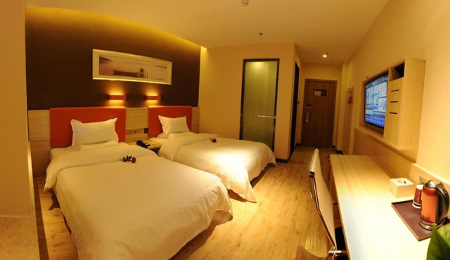 7Days Premium Yichang Wanda Plaza Canal Park Branch