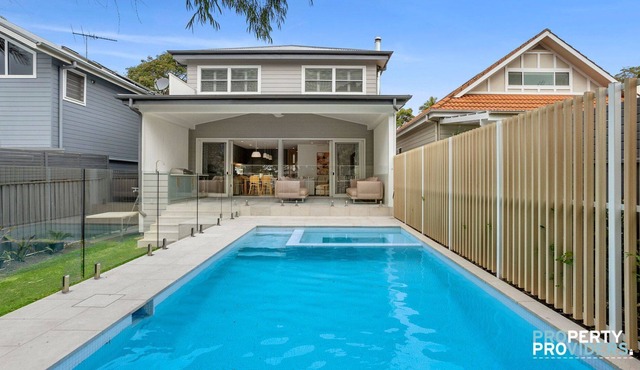 A Surfers Paradise Freshwater