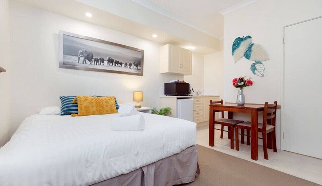 A8 - Cozy Studio Apartment