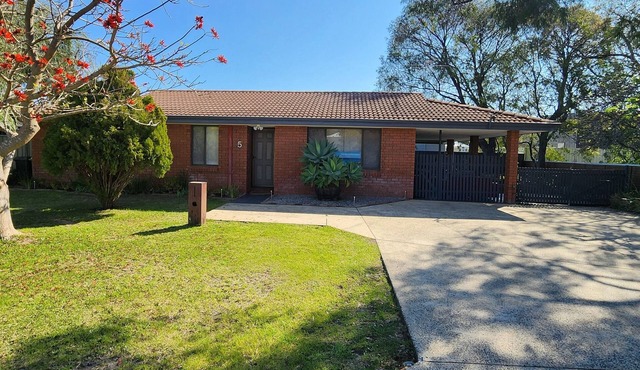 Abbey Beach Cottage, Busselton - By The Beach - Pet Friendly