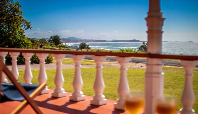 Absolute Beachfront Getaway - Seascape Beach