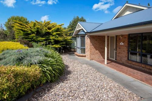 Adelaide Hills 4 bed home near Hahndorf Mt Barker