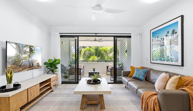 Adina Oasis Top-Floor Apartment