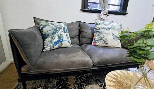 Affordable and Cozy City Pad - 5 min walk to city