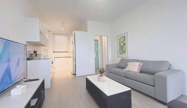 Affordable Ocean View 1BDR Unit Maroubra Beach