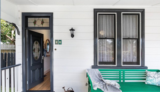 Alpine Days Guesthouse - 5 mins walk to town!
