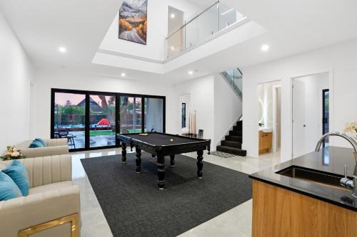 Amazing Backyard - MAX Entertain Beachside Retreat