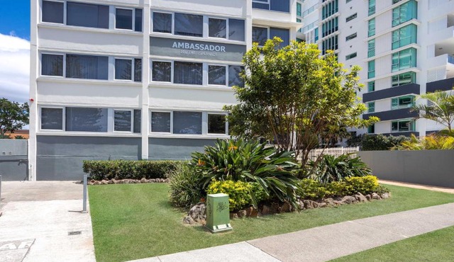 Ambassador Beachfront Apartments - Hosted by Burleigh Letting