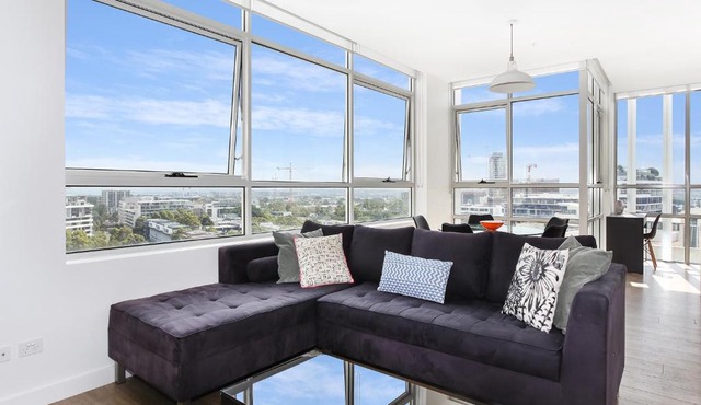 As the Sun Sets - Modern and Spacious 2BR Zetland Apartment Facing the Setting Sun