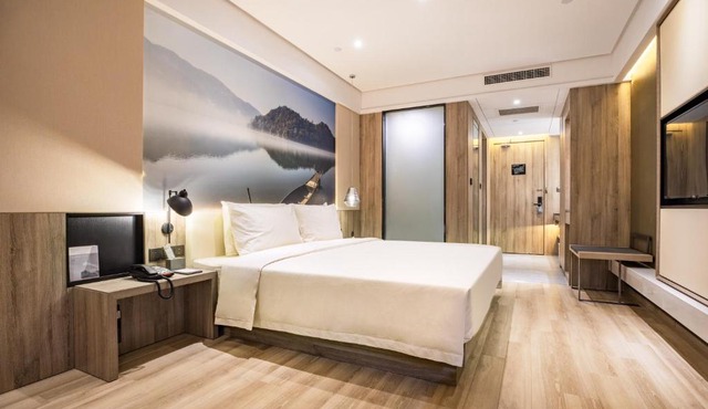 Atour Hotel Huaibei City Government Plaza