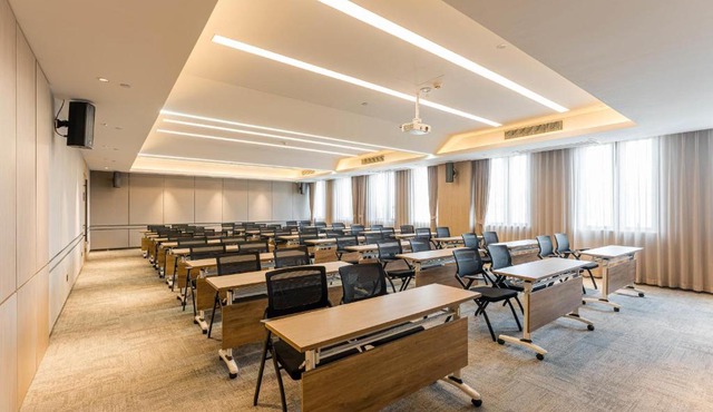 Atour Hotel Jiaxing Haiyan Haifeng Road
