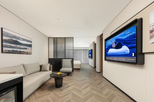 Atour Hotel Kunshan Huqiao Huaxi Park Subway Station