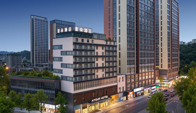 Atour Hotel West Plaza of Guiyang North Railway Station