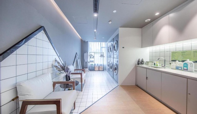 Atour Hotel Yuzhong Yuci Incity