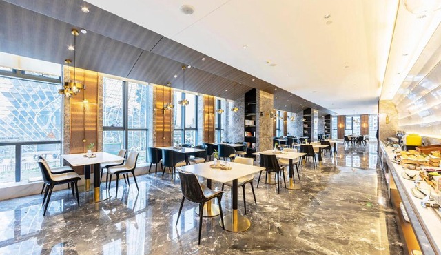 Atour Hotel Zhengzhou East Station Longzi Lake