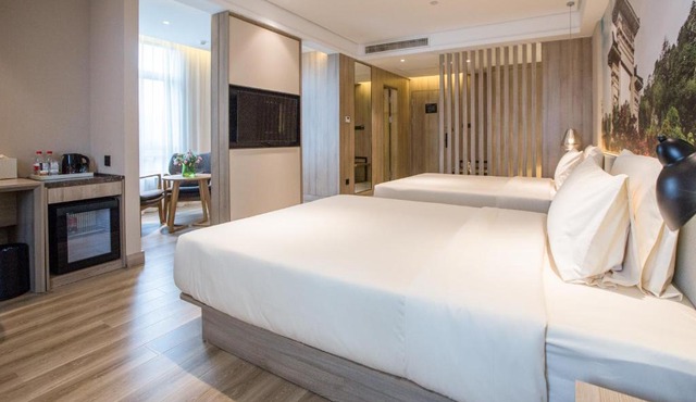 Atour Hotel Zhenjiang Nanxu Avenue Branch