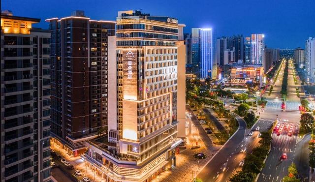 Atour Hotel Zhongshan North Station V-PARK Plaza