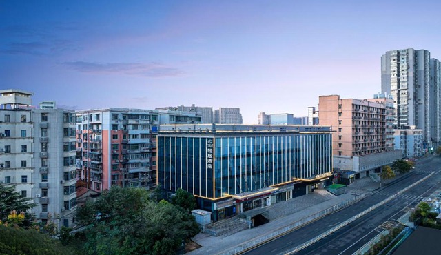 Atour Light Hotel Wuhan Optics Valley Square Subway Station