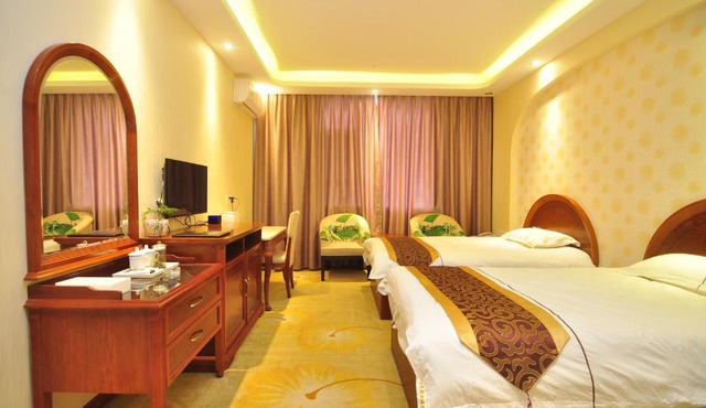 Bai Nian Sheng Shi Hotel