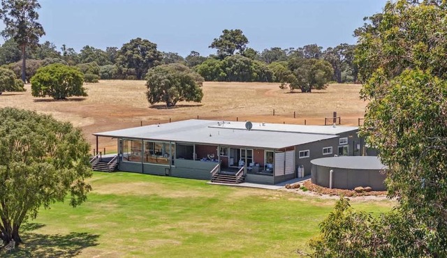 Bailey Estate - Margaret River Lakeside Stay