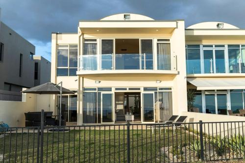 Beach Bliss - Ocean Views - Private Beach Access