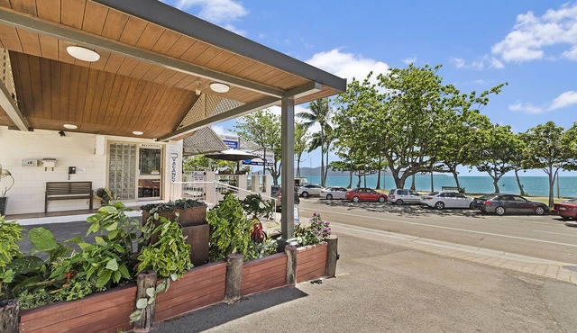 Beach House Motel