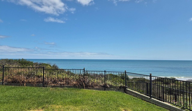 BEACHFRONT BEACHFRONT BEACHFRONT!