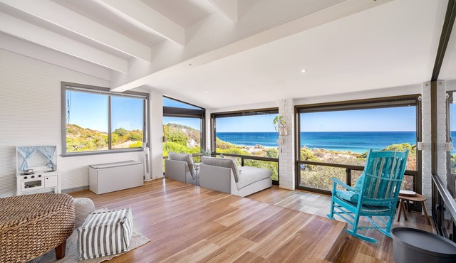 Beachfront Villa by Peppy Beach Retreats® (8 Adults)