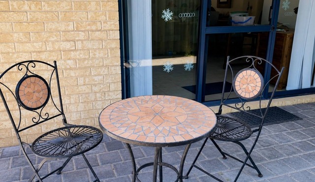 Beachside on Kent- This cute, but spacious little unit, central to all Busselton's famous attraction