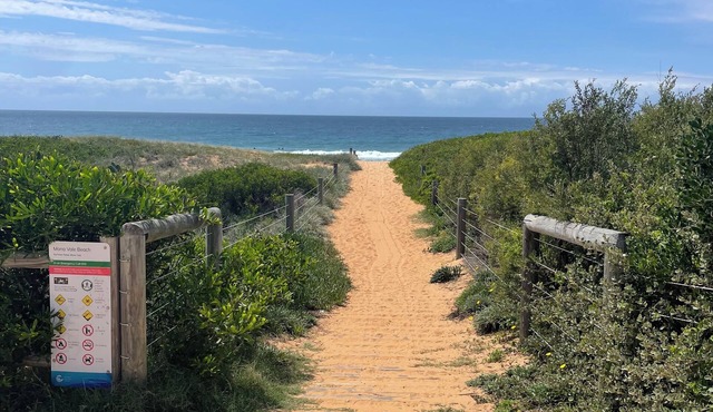 Beachside townhouse at Mona Vale beach, spacious and modern , footsteps to beach