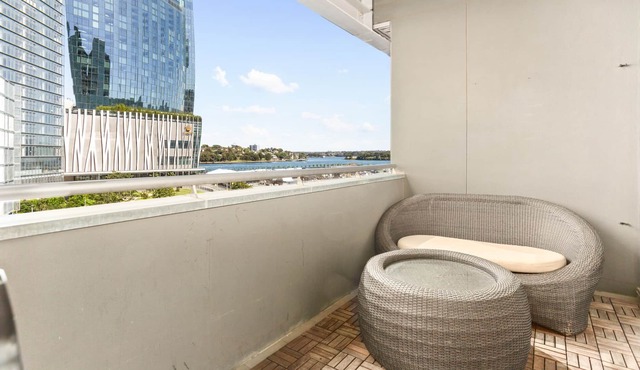 Beautiful 2-Bed Apartment with views of Barangaroo
