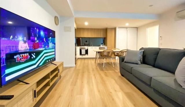 Beautiful 2BR Apt at Adelaide CBD with Pool-Gym-BBQ