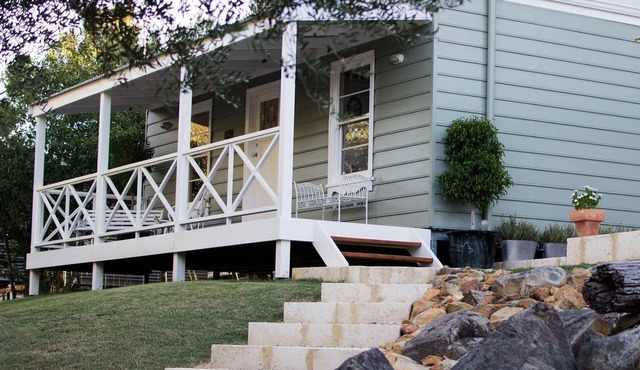 Beautiful self contained cottages nestled in the picturesque Helena Valley.