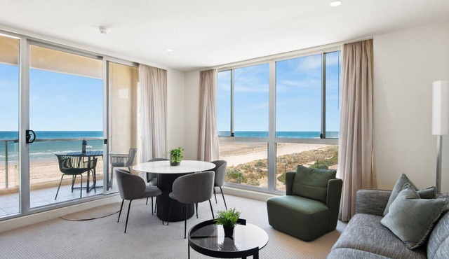 Belle Escapes - Beachfront Balcony Glenelg