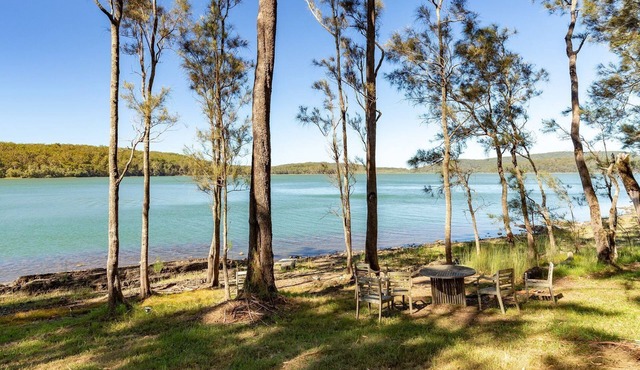 Billie's on Smiths- Lakefront holiday home