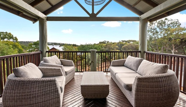 Birdie Beach House - anyone for tennis?