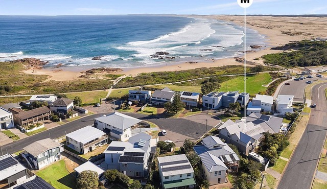 Birubi Point House, 56 Ocean Ave - stunning water views, ducted air con